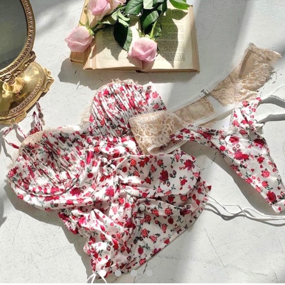 For Love And Lemons Red and White Floral Set - Picture 1 of 5